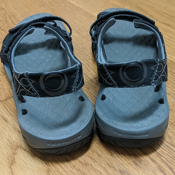 Like new Black Columbia sandals size 8 - Picture 3 of 6